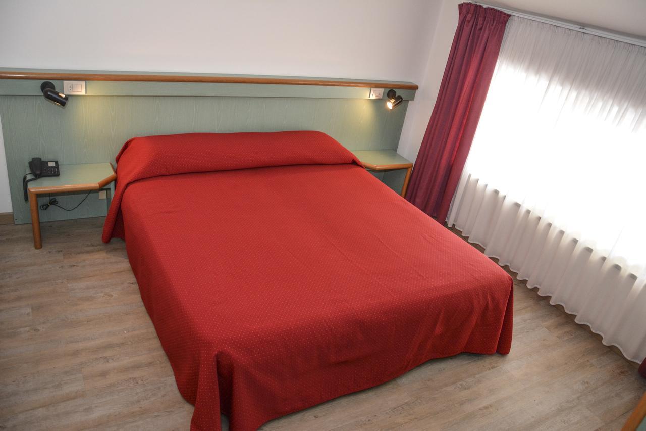 Hotel Sport Пьеве-ди-Ледро Экстерьер фото