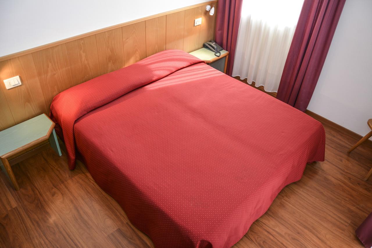 Hotel Sport Пьеве-ди-Ледро Экстерьер фото